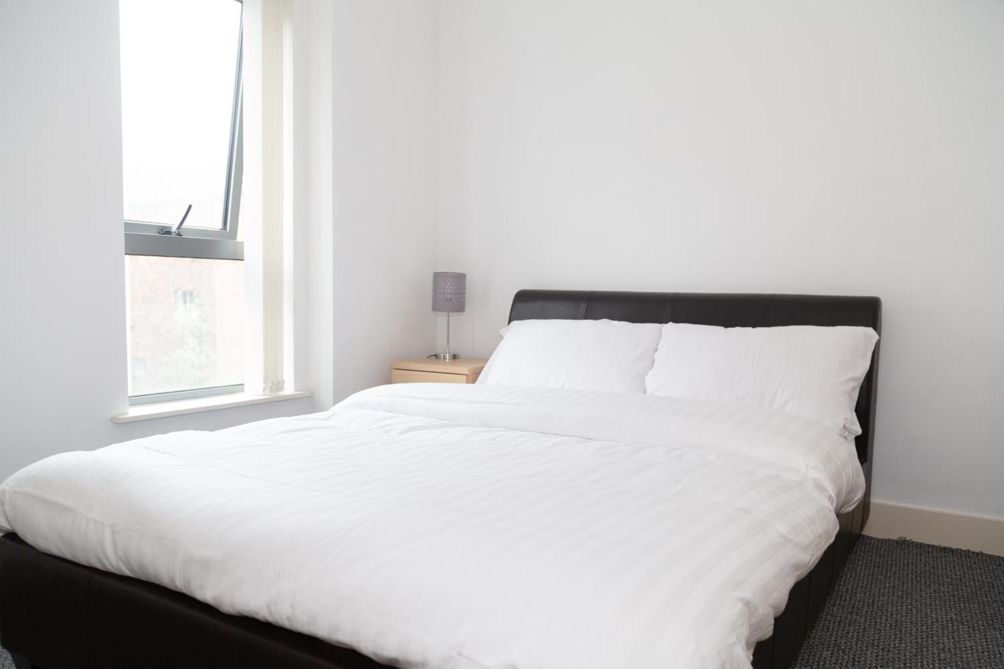Serviced Apartment In Liverpool City Centre - Free Parking - Balcony - By Happy Days מראה חיצוני תמונה